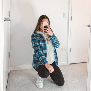American Eagle blue boyfriend fit flannel shirt